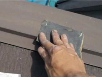 板金部のケレン作業